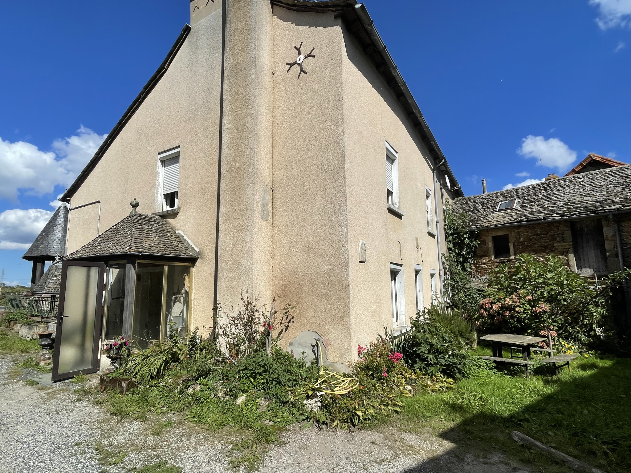 ENTRE BARAQUEVILLE ET LA PRIMAUBE : Ensemble immobilier