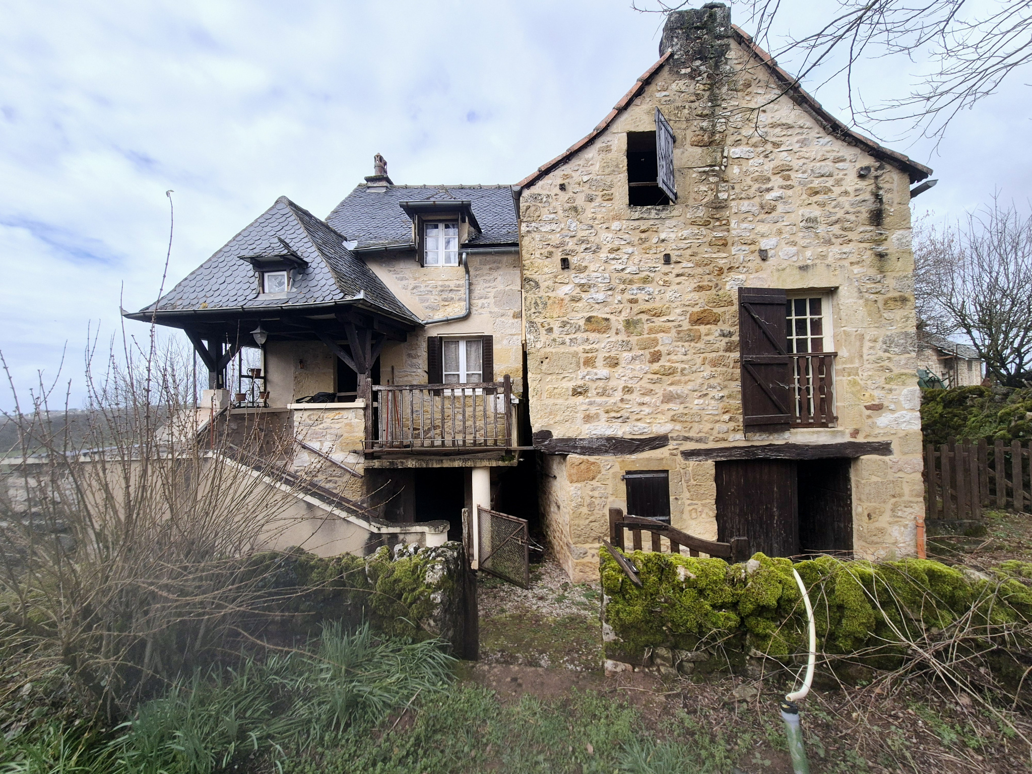 Mondalazac : Maison avec grange
