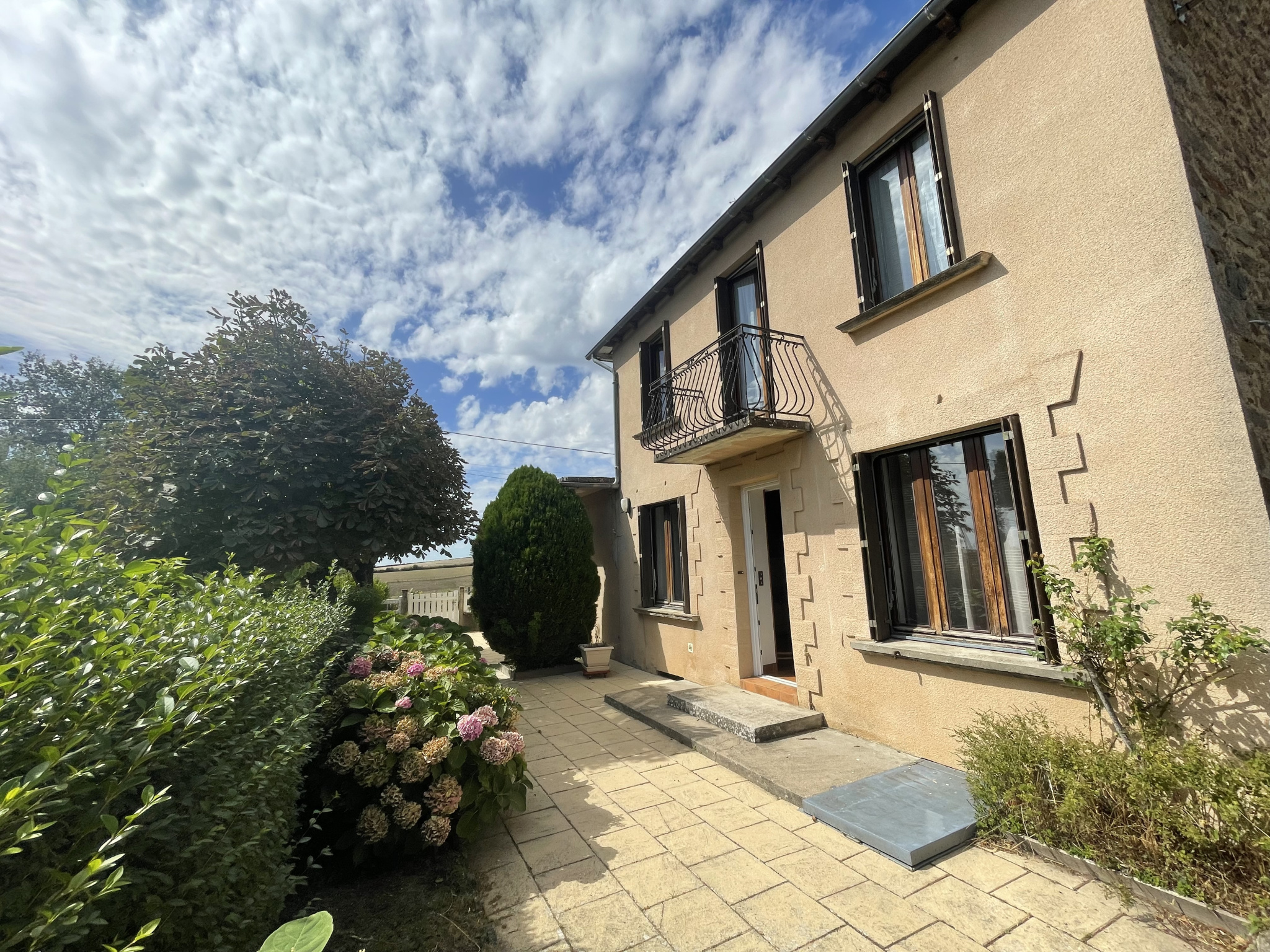 RIEUPEYROUX / BARAQUEVILLE : Maison à louer