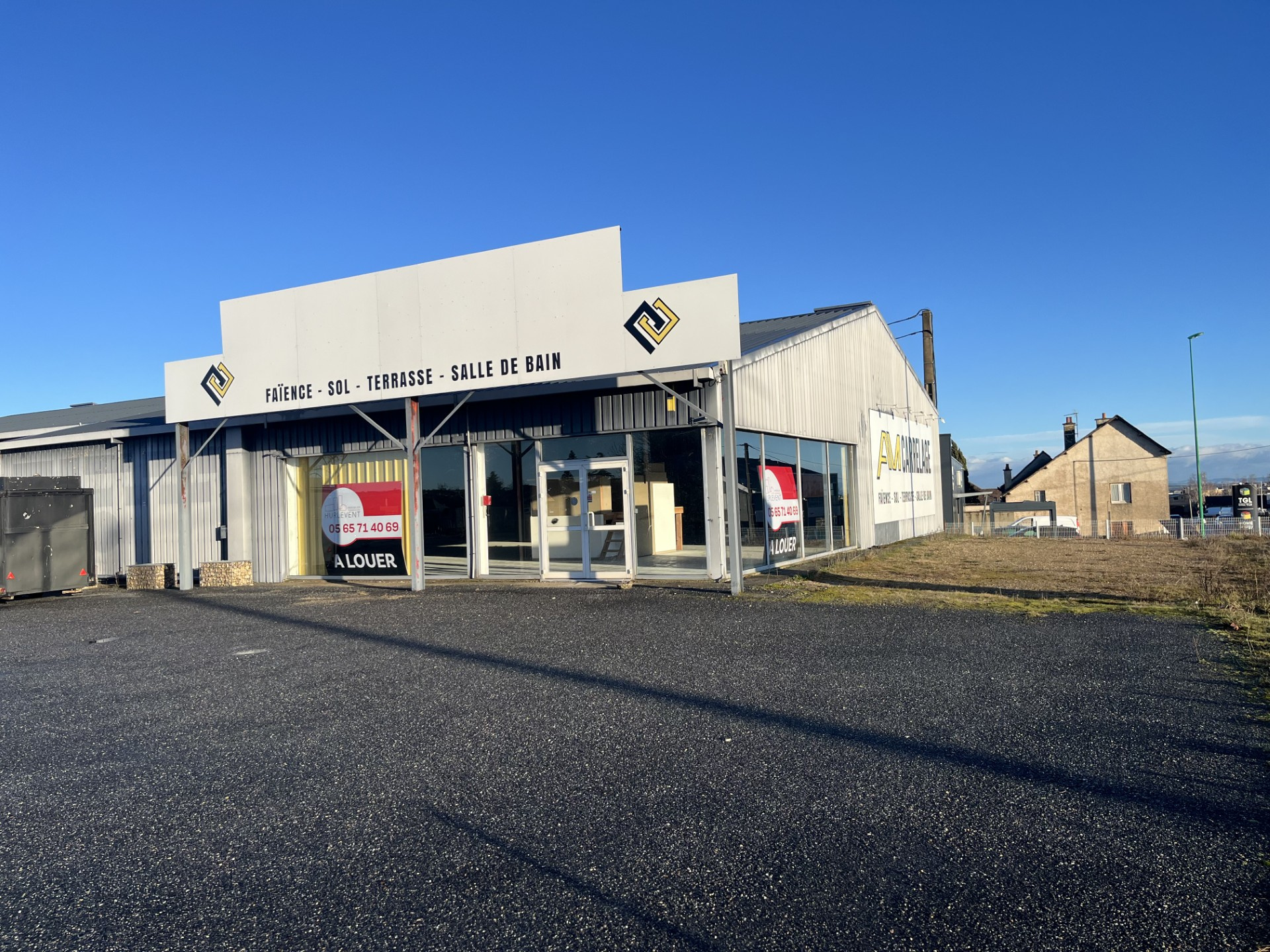 LOCAL DE 750M2 SUR L'AXE RODEZ/ LA PRIMAUBE