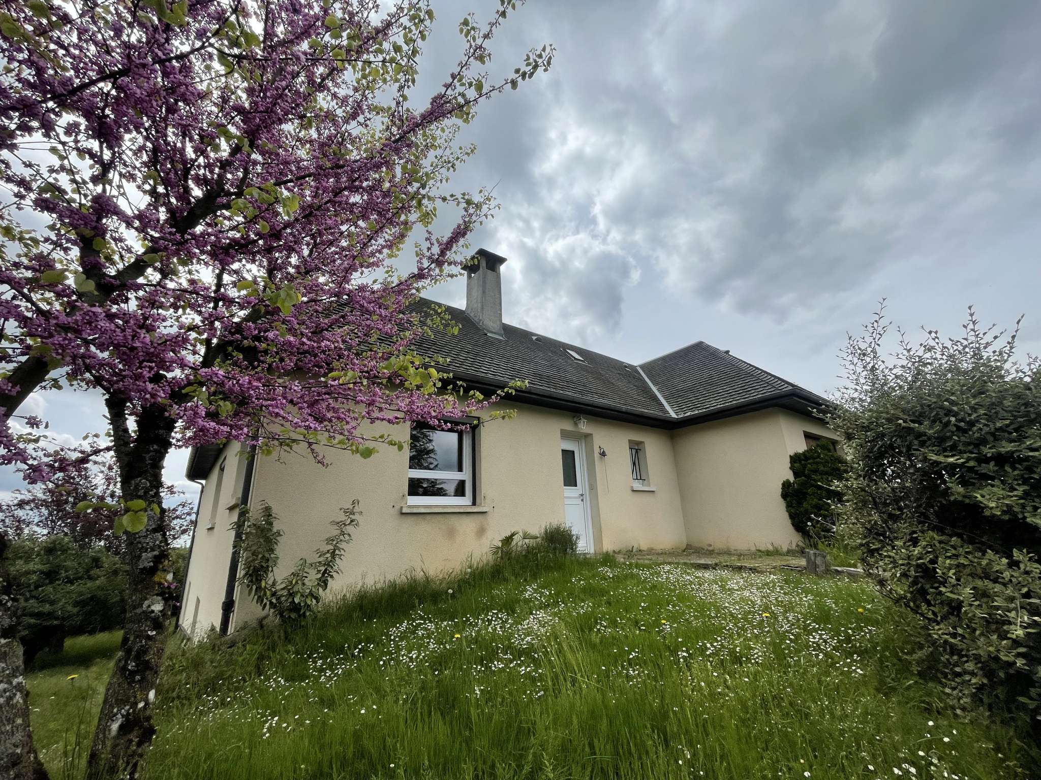 BARAQUEVILLE / Beau pavillon de type 5 sur sous-sol complet