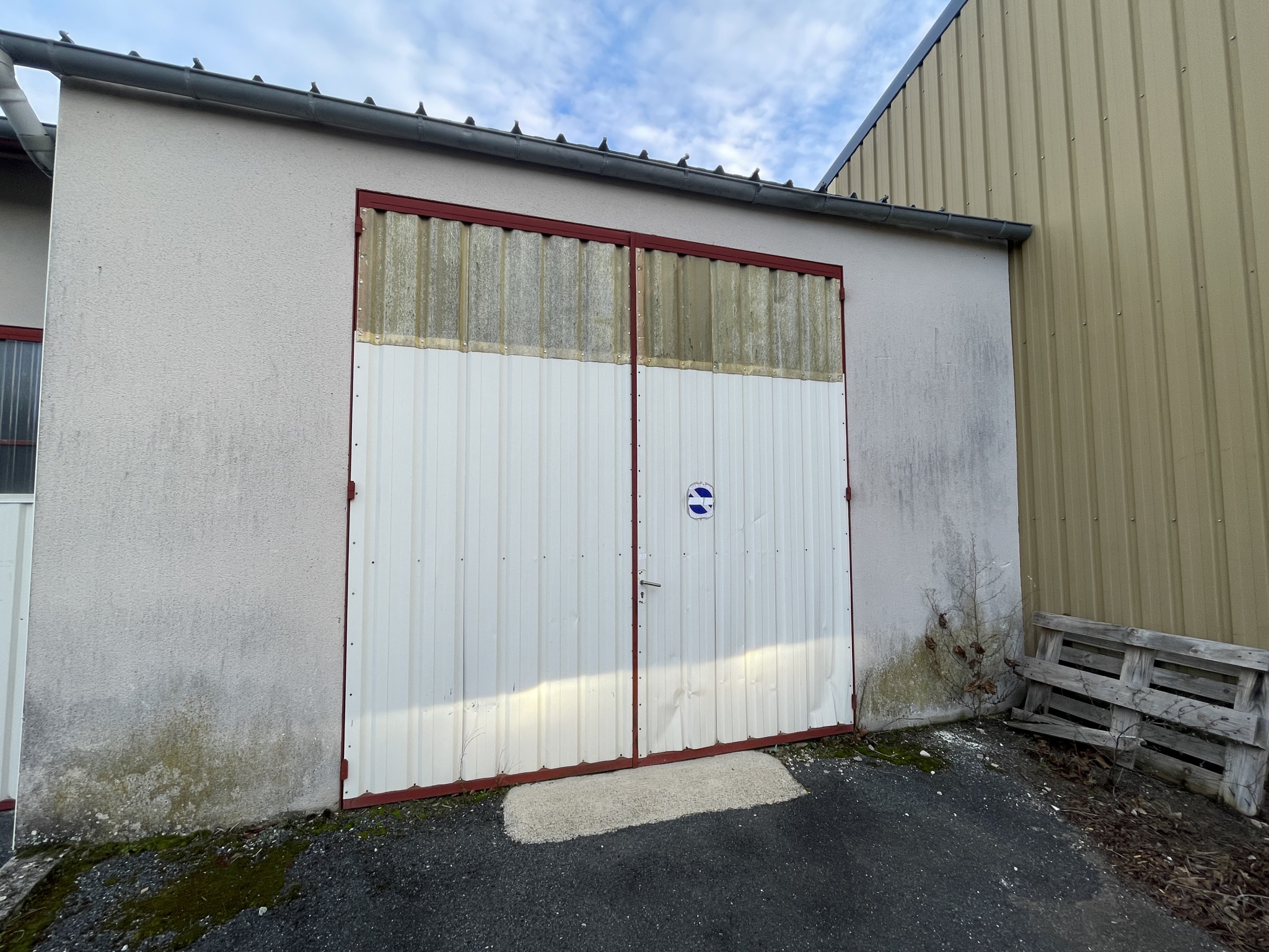 Garage à louer 360 EUR par mois à Luc-La-Primaube avec Agence